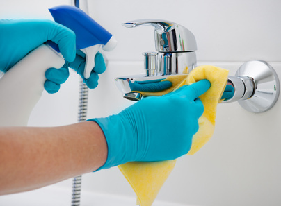 Mantenimiento y limpieza del baño y otras superficies esmaltadas